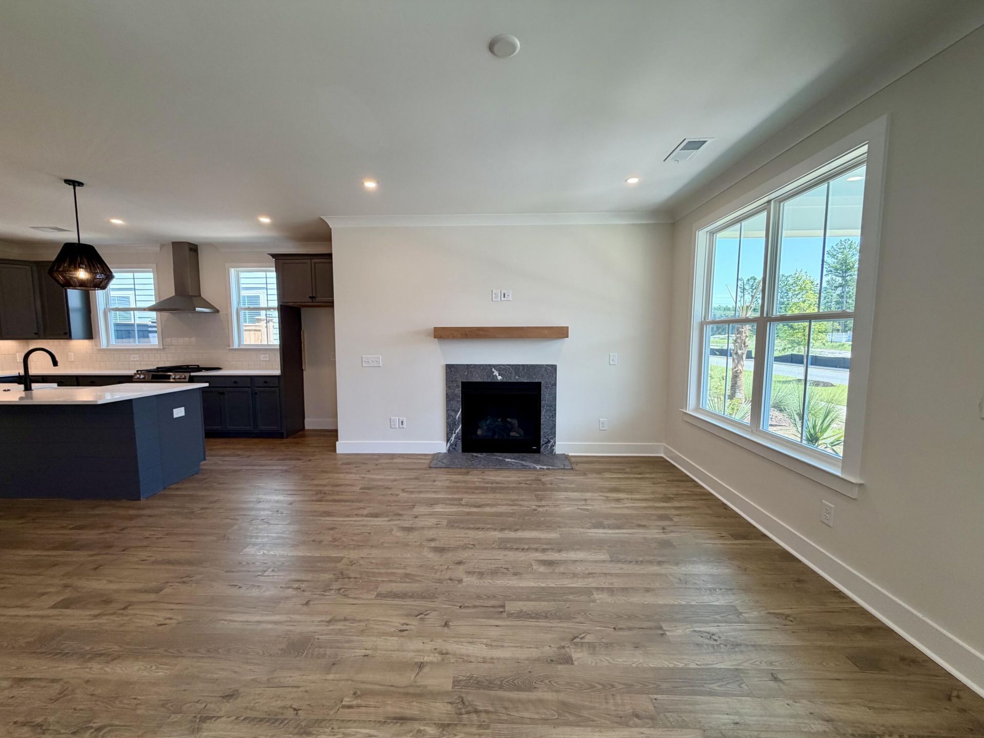776 Blueway Avenue Photo 10