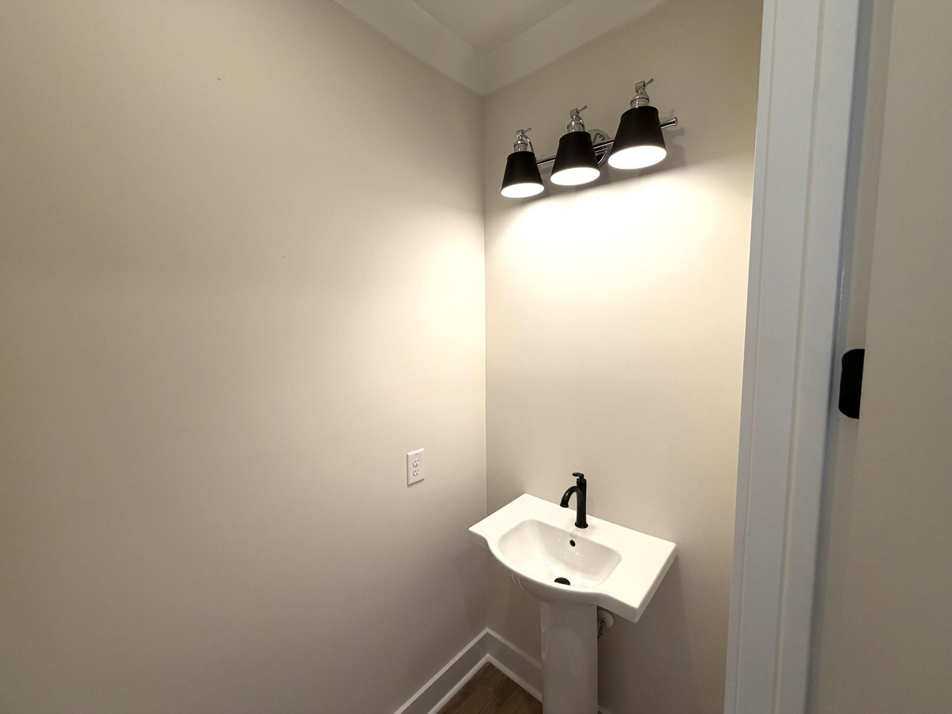 776 Blueway Avenue Photo 20