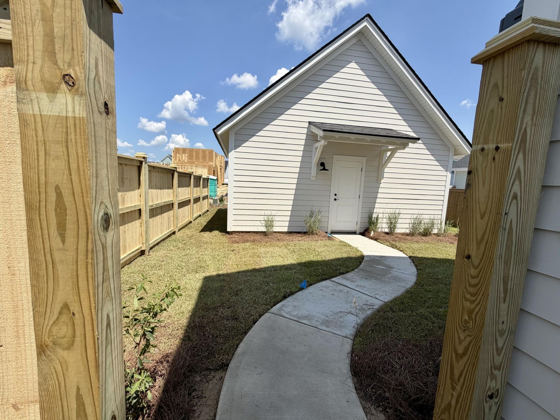 776 Blueway Avenue Photo 9