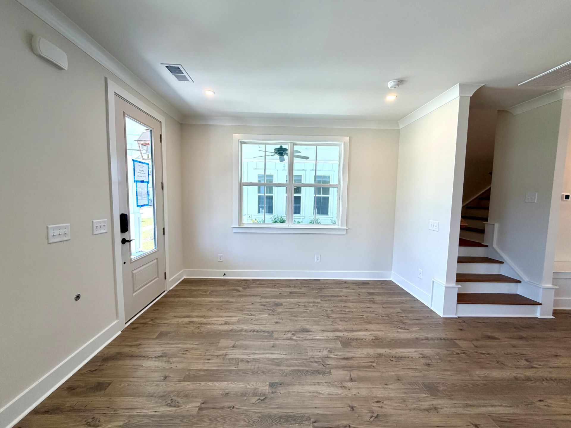 776 Blueway Avenue Photo 9