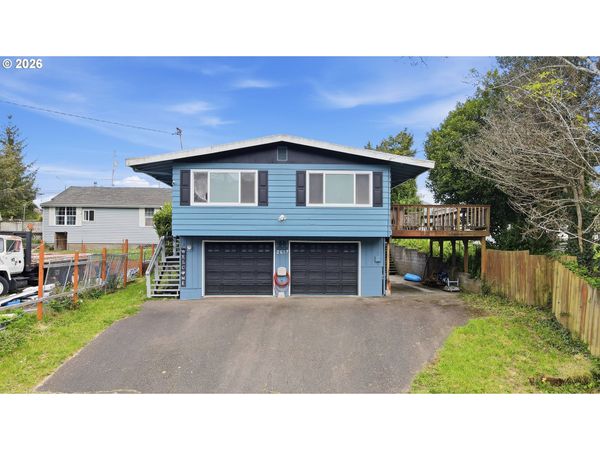 2617 Union AVE, North Bend, OR 97459