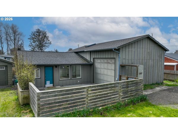 207 5TH NE ST, Long Beach, WA 98631