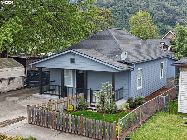 1354 SE PINE ST, Roseburg, OR 97470