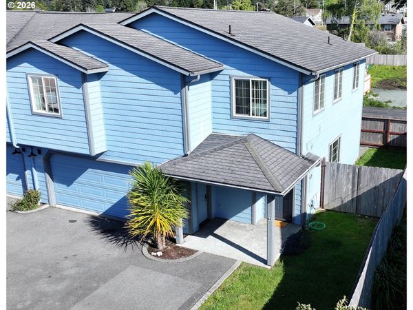 714 PIONEER RD, Unit B4, Brookings, OR 97415