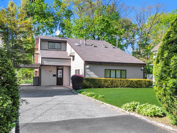 17 North Road , Great Neck, NY 11024