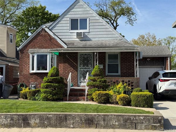 115 Freeman Avenue , Elmont, NY 11003
