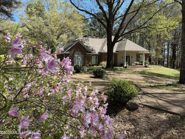 206 Crescent H Drive, Terry, MS 39170