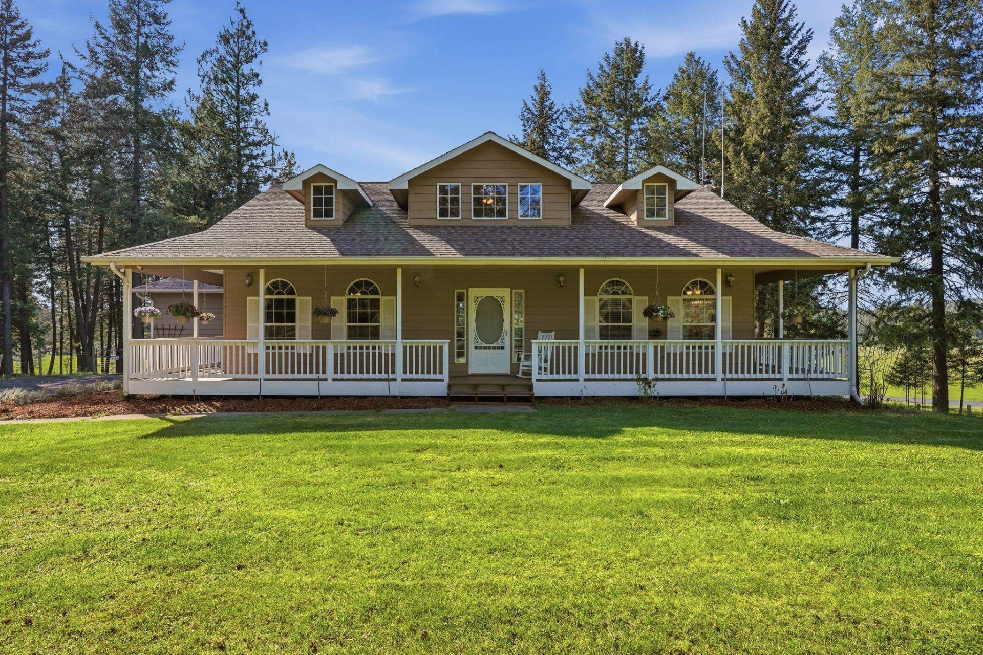 32223 N Whitetail Ln, Chattaroy, WA 99003 Main Photo