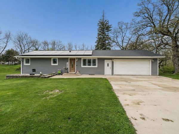 121 10th St SW , Oelwein, IA 50662