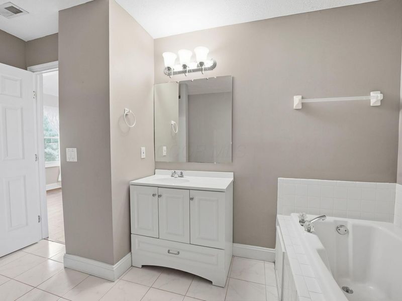 2575 Rustling Oak Boulevard , Hilliard, OH 43026 Photo 25