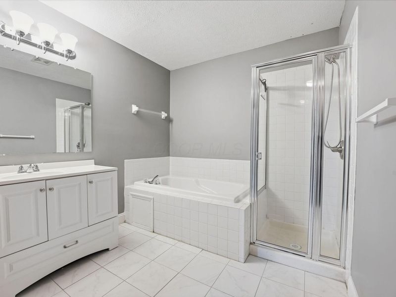 2575 Rustling Oak Boulevard , Hilliard, OH 43026 Photo 26