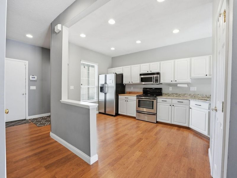 2575 Rustling Oak Boulevard , Hilliard, OH 43026 Photo 7