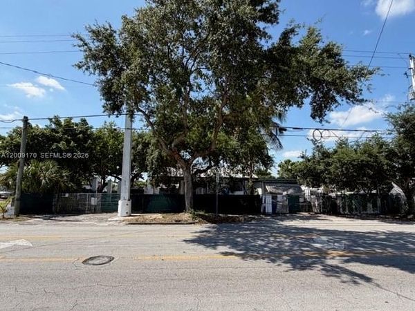 890 E 52nd St , Hialeah, FL 33013