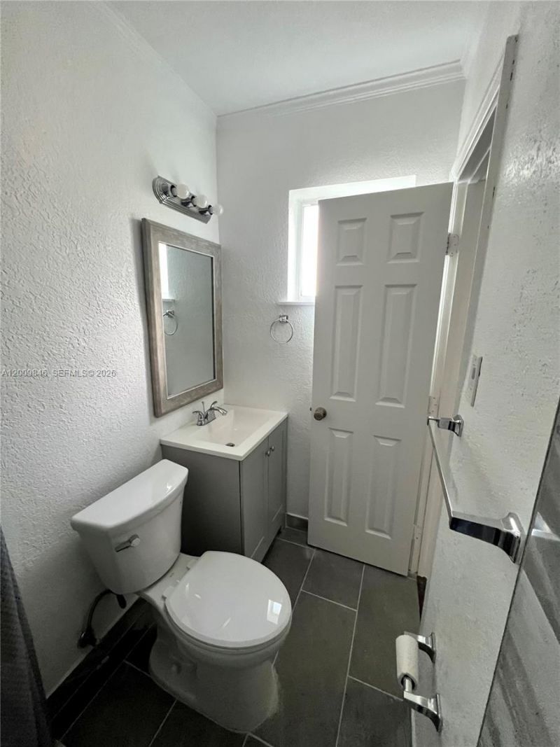 590 NW 40th Ct , Unit 3, Oakland Park, FL 33309 Photo