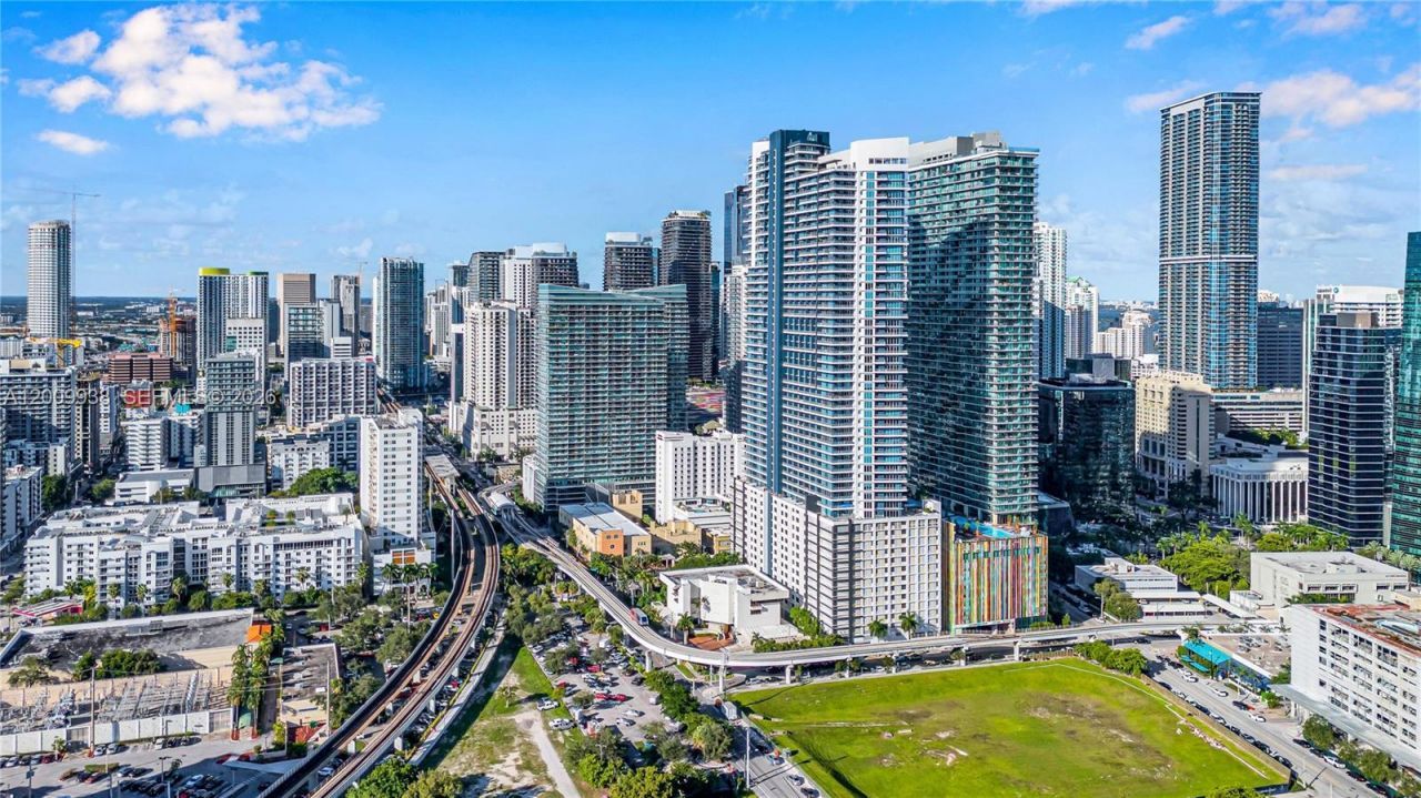 1300 S Miami Ave , Unit 4711, Miami, FL 33130 Photo