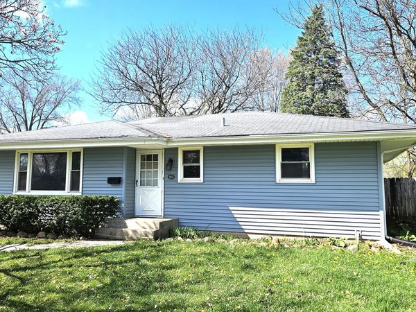 903 W 10th Street , Belvidere, IL 61008