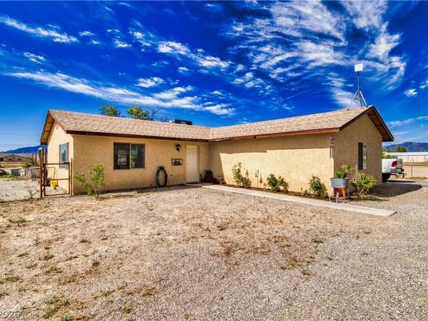 1641 W Hickory Street , Pahrump, NV 89048