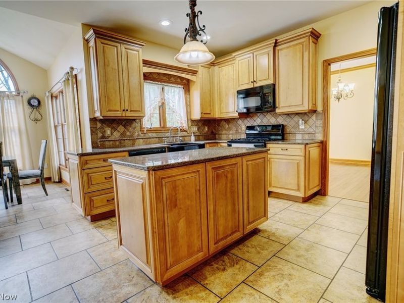 7081 Ruby Court, Youngstown, OH 44515 Photo 9