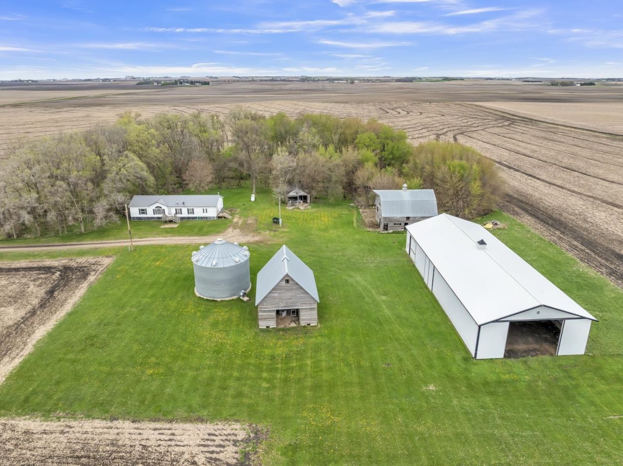 1936 340th Avenue, Estherville, IA 51334 Main Photo