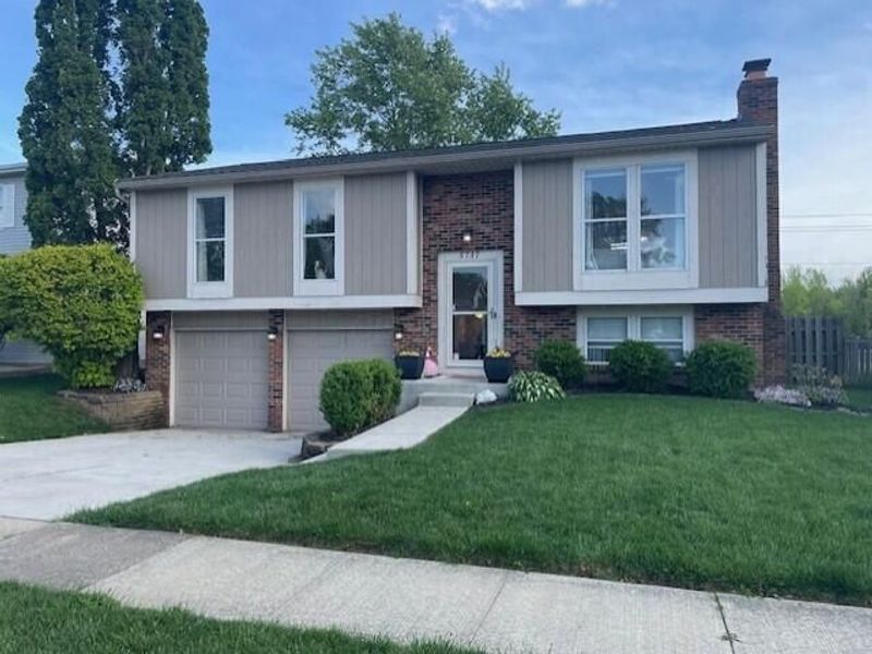5737 Angie Drive, Hilliard, OH 43026 Photo 2