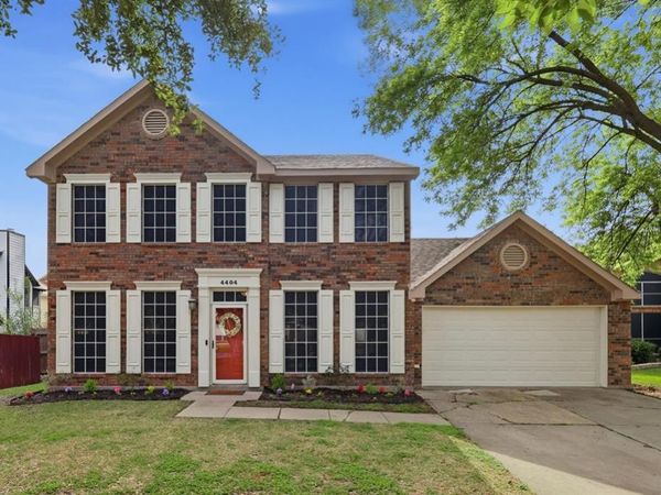 4404 Durham Court , Grand Prairie, TX 75052