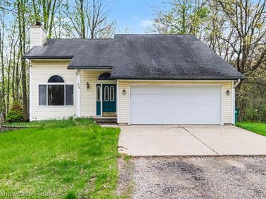 959 E Maple Street, Holly Twp, MI 48442