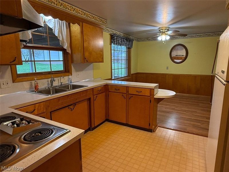 2401 Terrain Street , Magnolia, OH 44643 Photo 4