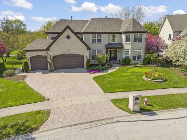 318 Erie Circle , Bloomingdale, IL 60108