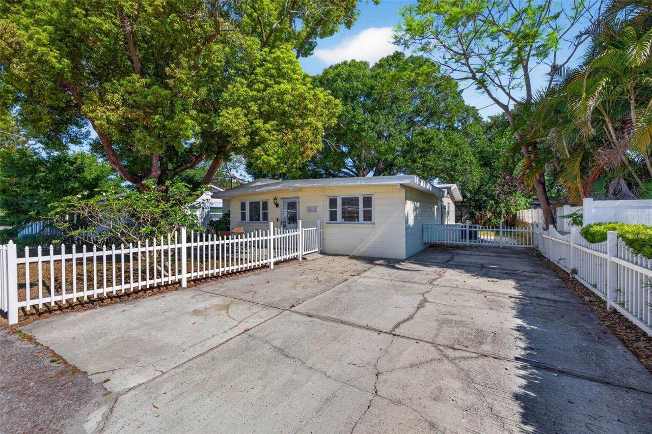 4413 W Rogers Avenue, Tampa, FL 33611 Photo