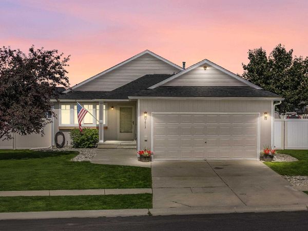 1613 E 2nd St, Deer Park, WA 99006