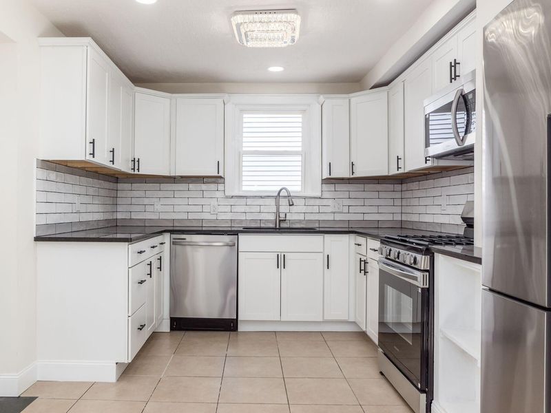 1156 S Champion Avenue , Columbus, OH 43206 Photo 13