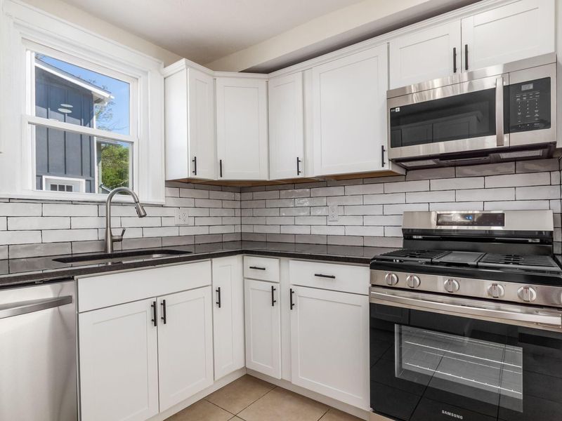 1156 S Champion Avenue , Columbus, OH 43206 Photo 15