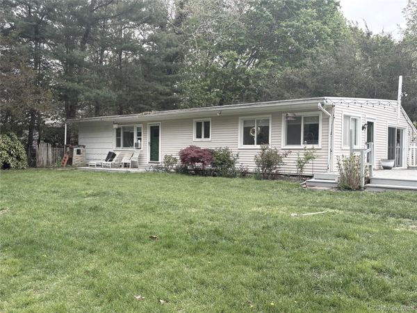 531 Montauk Highway, Westhampton Beach, NY 11978