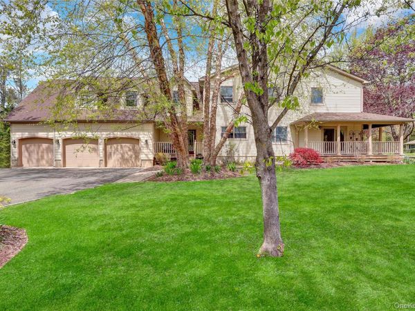 26 Peachtree Lane, Mount Sinai, NY 11766