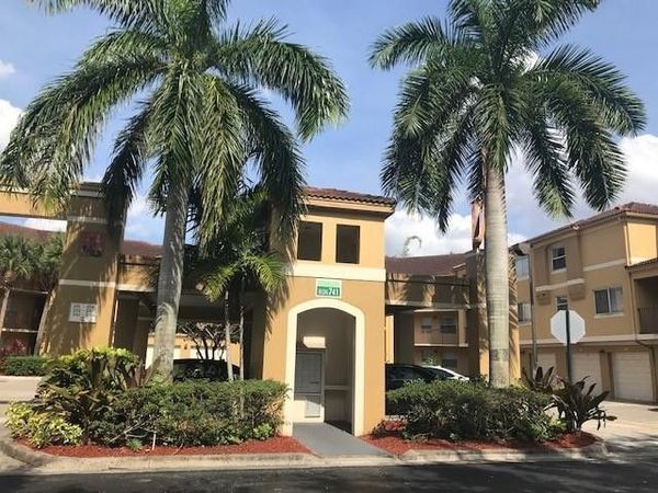 741 N Pine Island Road, Unit 303, Plantation, FL 33324