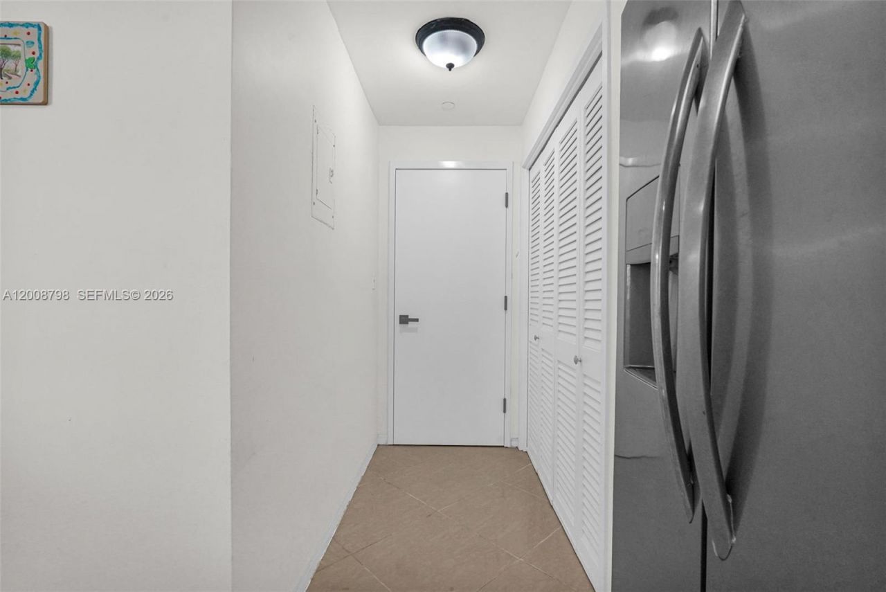5825 Collins Ave , Unit 2E, Miami Beach, FL 33140 Photo