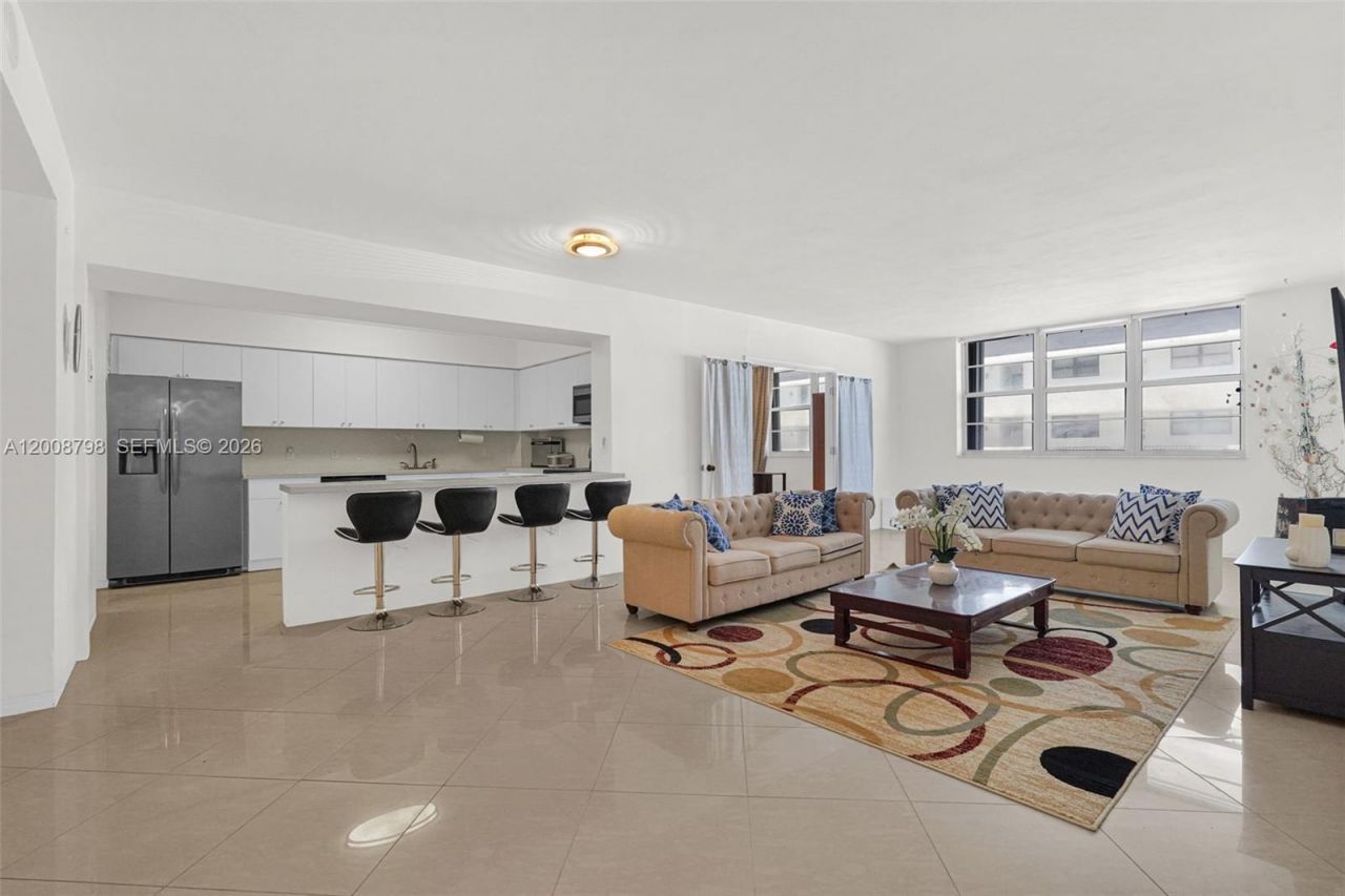 5825 Collins Ave , Unit 2E, Miami Beach, FL 33140 Photo