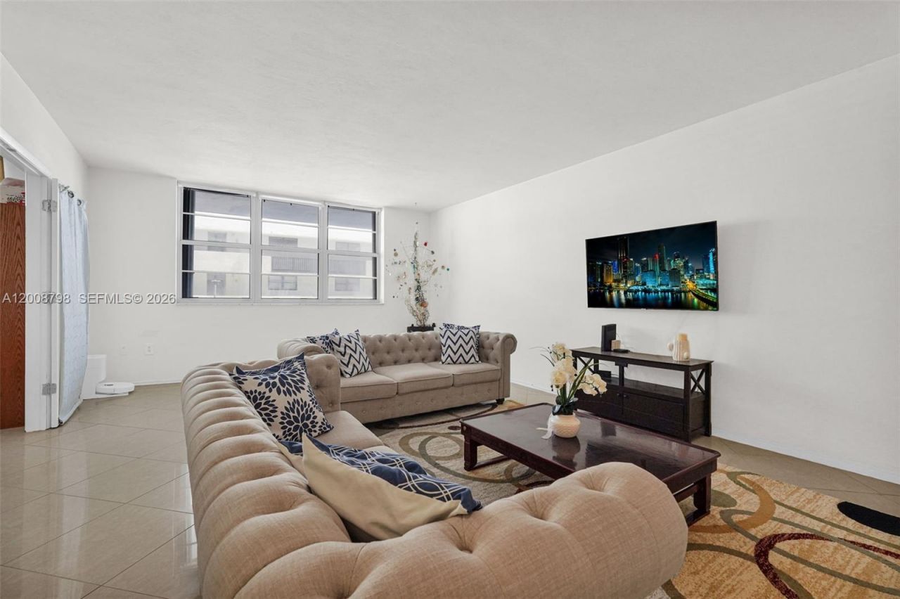 5825 Collins Ave , Unit 2E, Miami Beach, FL 33140 Photo