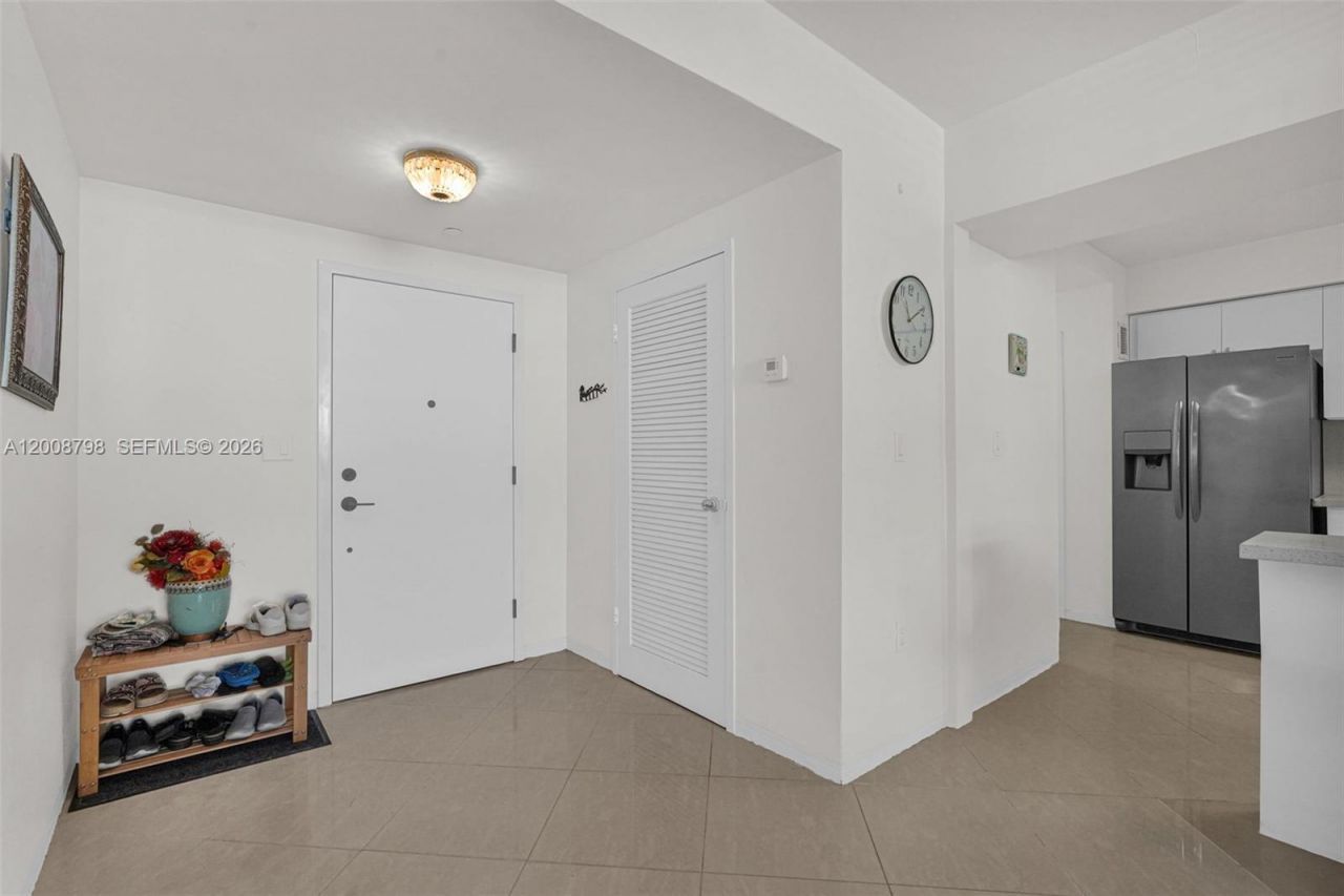 5825 Collins Ave , Unit 2E, Miami Beach, FL 33140 Photo