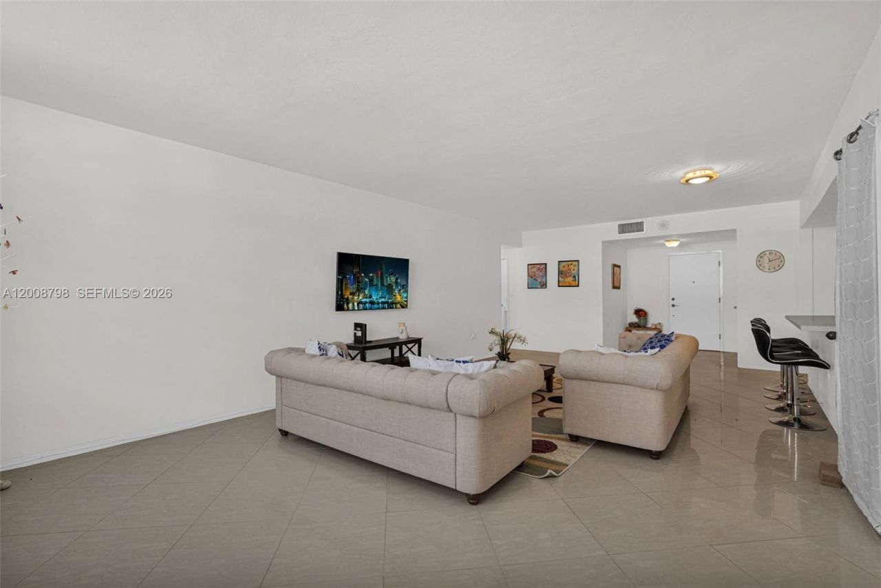 5825 Collins Ave , Unit 2E, Miami Beach, FL 33140 Photo