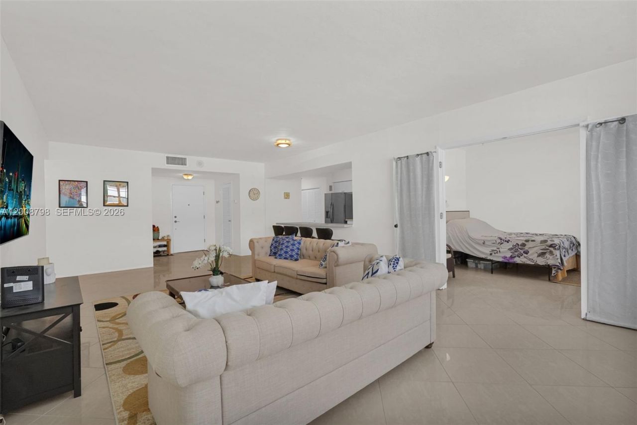 5825 Collins Ave , Unit 2E, Miami Beach, FL 33140 Photo