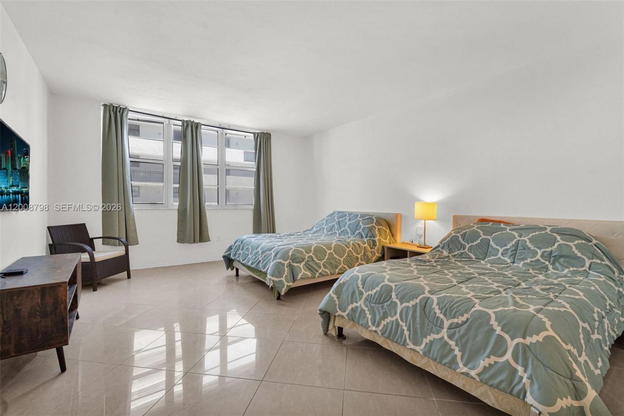 5825 Collins Ave , Unit 2E, Miami Beach, FL 33140 Photo