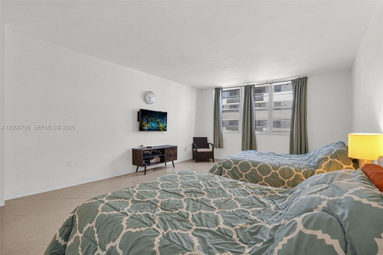 5825 Collins Ave , Unit 2E, Miami Beach, FL 33140 Photo