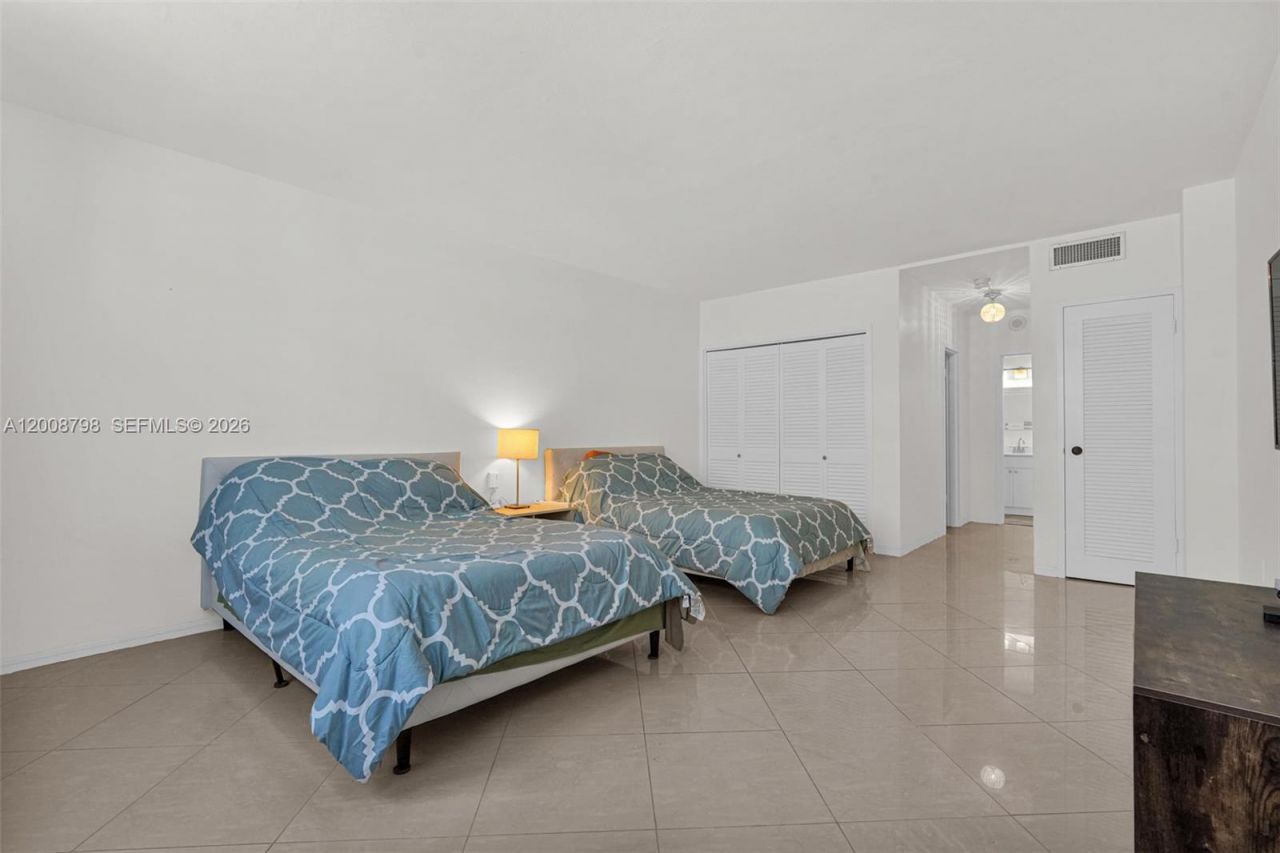 5825 Collins Ave , Unit 2E, Miami Beach, FL 33140 Photo