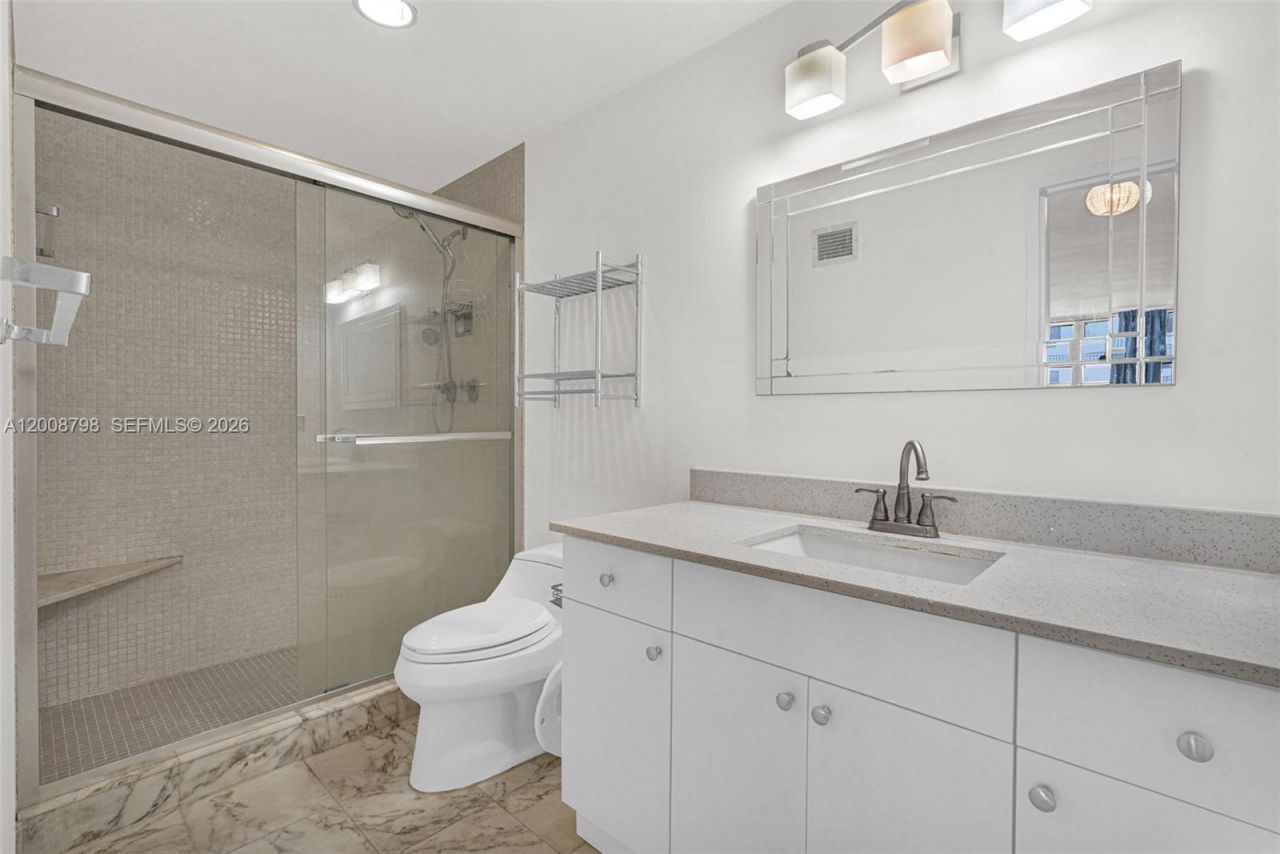 5825 Collins Ave , Unit 2E, Miami Beach, FL 33140 Photo