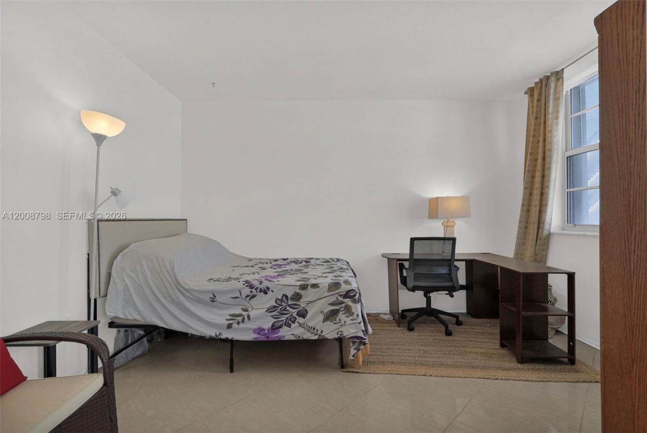 5825 Collins Ave , Unit 2E, Miami Beach, FL 33140 Photo