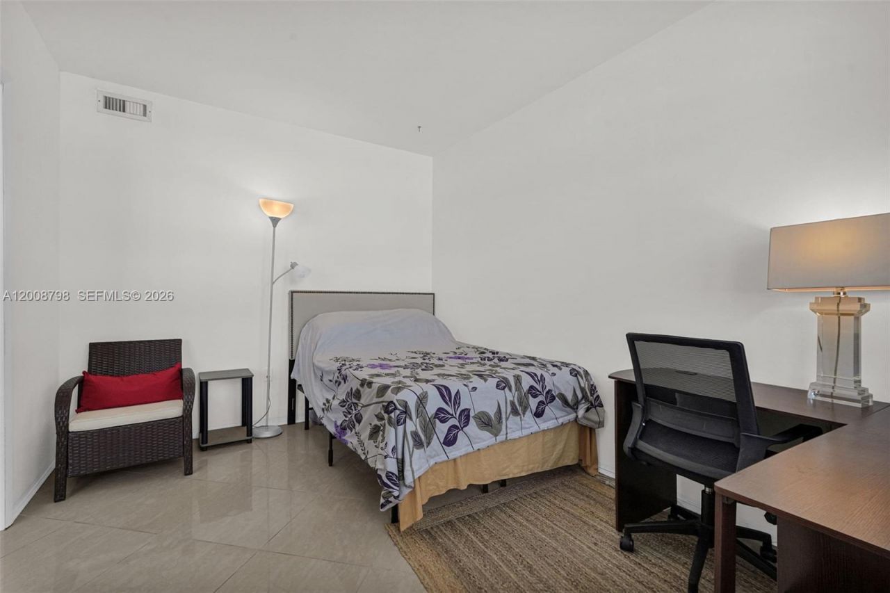 5825 Collins Ave , Unit 2E, Miami Beach, FL 33140 Photo