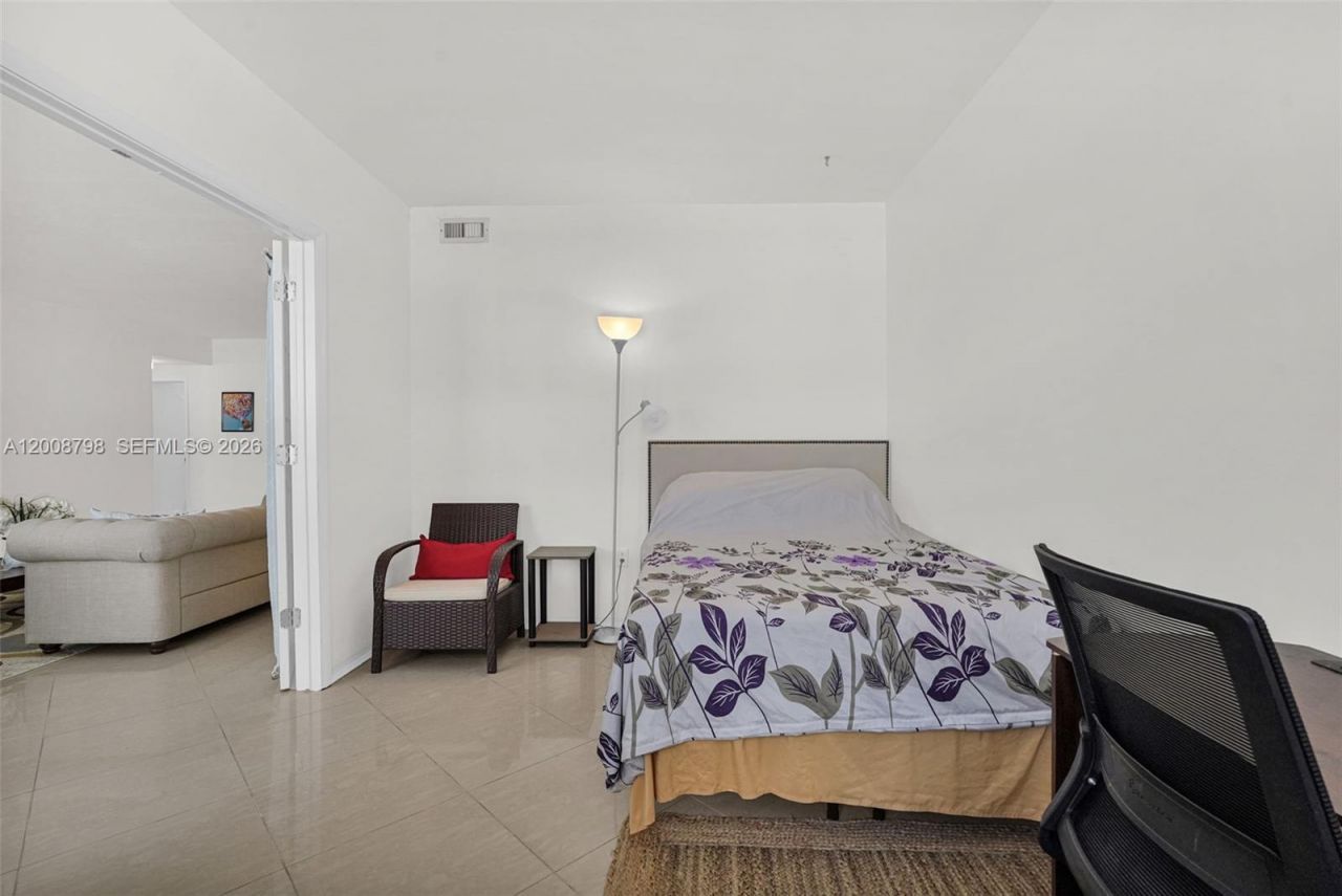 5825 Collins Ave , Unit 2E, Miami Beach, FL 33140 Photo