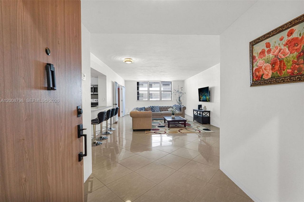 5825 Collins Ave , Unit 2E, Miami Beach, FL 33140 Photo