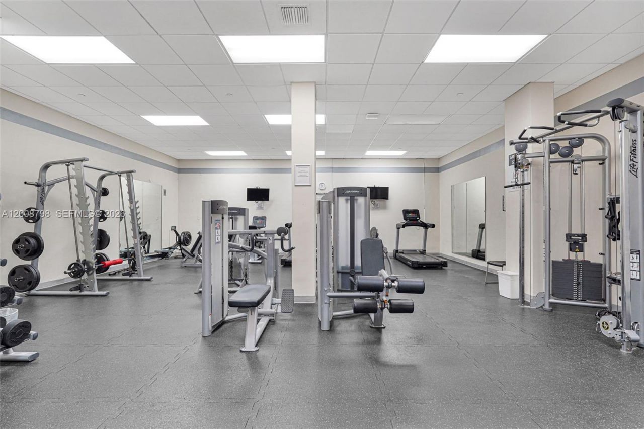 5825 Collins Ave , Unit 2E, Miami Beach, FL 33140 Photo